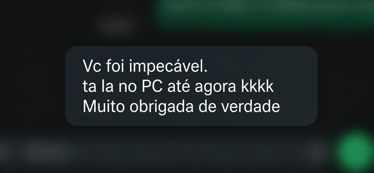 Mensagem anonimizada de cliente dizendo que o atendimento foi impecável e que o computador continuou em uso